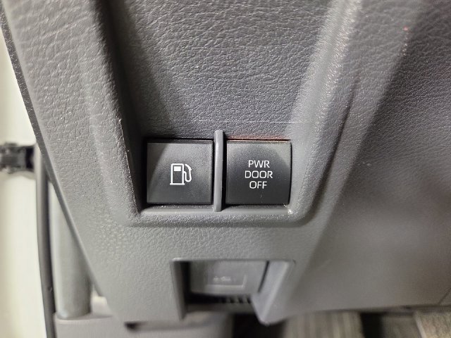 Used 2024 Toyota Sienna XLE FWD image 28