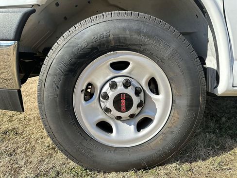 Used 2024 GMC Savana 2500 w/ Driver Convenience Package image 26