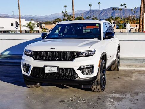 New 2025 Jeep Grand Cherokee Limited w/ Black Appearance Package image 4