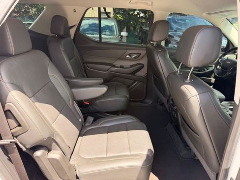 Used 2019 Chevrolet Traverse RS FWD image 16