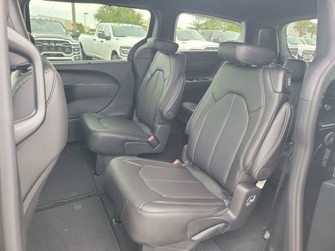 New 2026 Chrysler Pacifica Select image 23