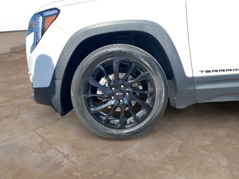Used 2024 GMC Terrain SLE w/ Driver Convenience Package image 31