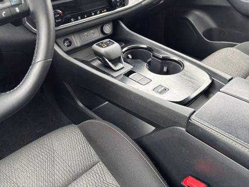 Used 2025 Nissan Rogue SV FWD image 43