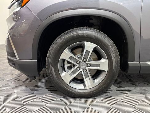 Certified 2025 Honda Pilot EX-L image 9