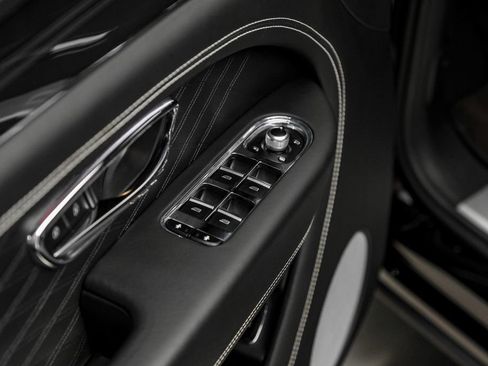Used 2023 Bentley Bentayga Extended Wheelbase AWD/4WD image 43