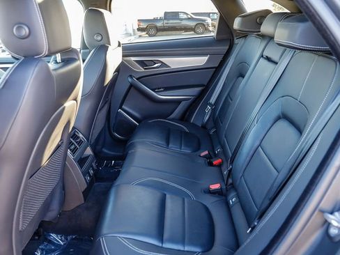 Used 2024 Jaguar F-PACE R-Dynamic S image 23