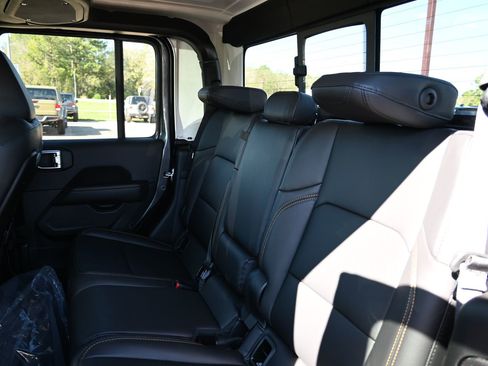 New 2025 Jeep Gladiator Sport image 23