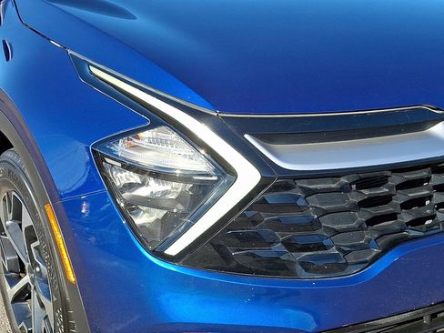 Used 2023 Kia Sportage EX image 9