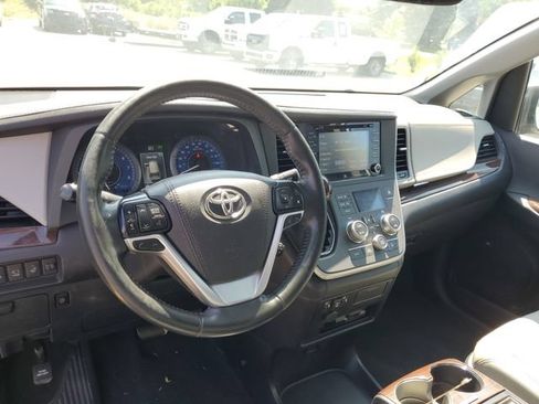 Used 2020 Toyota Sienna Limited Premium AWD/4WD image 18