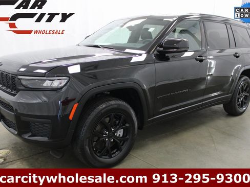 Used 2024 Jeep Grand Cherokee L Laredo image 1