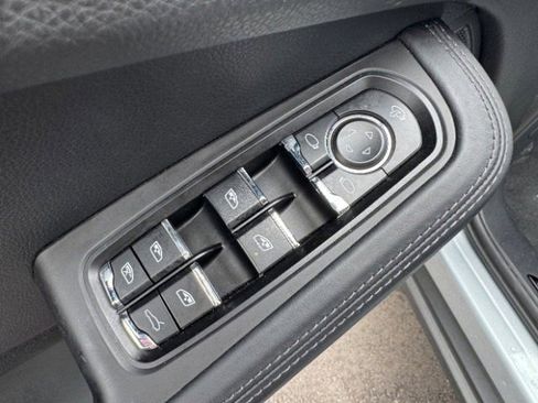 Used 2024 Porsche Macan Turbo AWD/4WD image 41