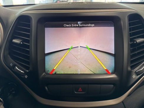 Used 2014 Jeep Cherokee Altitude w/ Cold Weather Group image 40