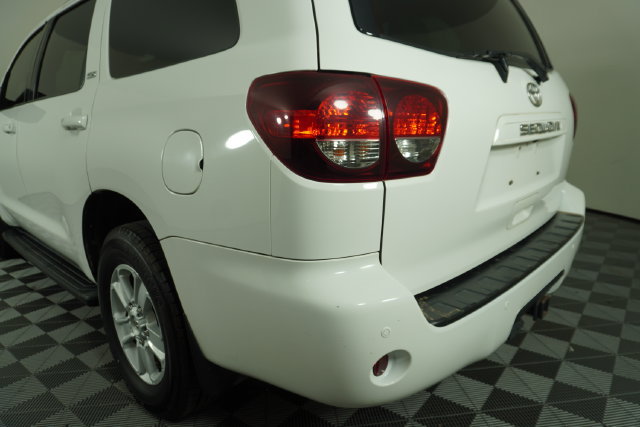 Used 2019 Toyota Sequoia SR5 AWD/4WD image 12