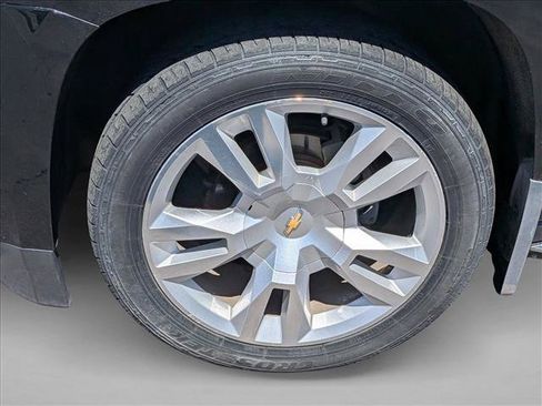 Used 2018 Chevrolet Suburban Premier AWD/4WD image 14