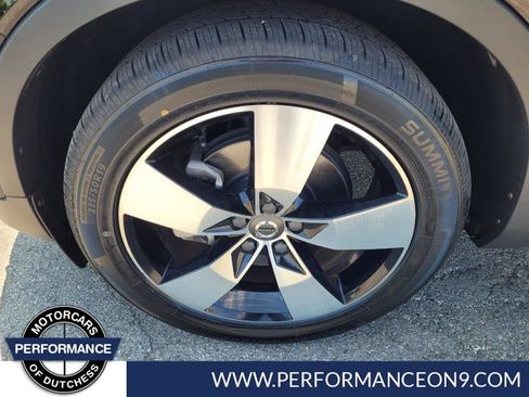 Used 2020 Volvo XC40 T5 Momentum w/ Protection Package image 12