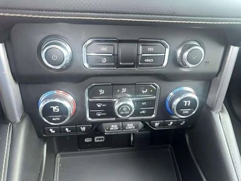 Used 2024 GMC Yukon SLT image 13