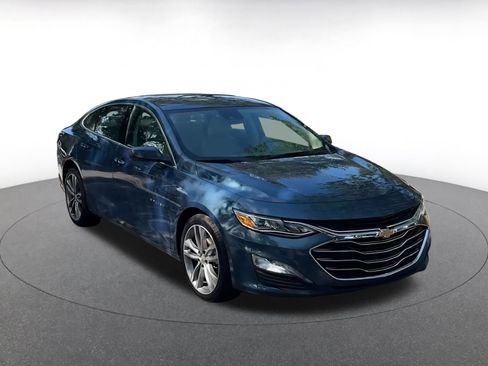 Used 2024 Chevrolet Malibu LT image 3