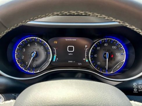 Used 2024 Chrysler Pacifica Touring-L AWD/4WD image 36