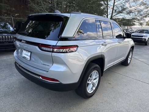 Used 2023 Jeep Grand Cherokee Laredo X AWD/4WD image 7