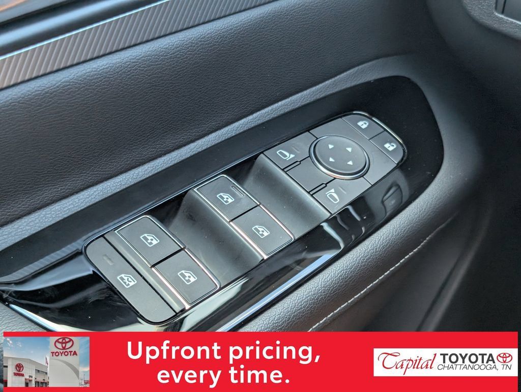 Used 2025 Nissan Murano SL AWD/4WD image 15