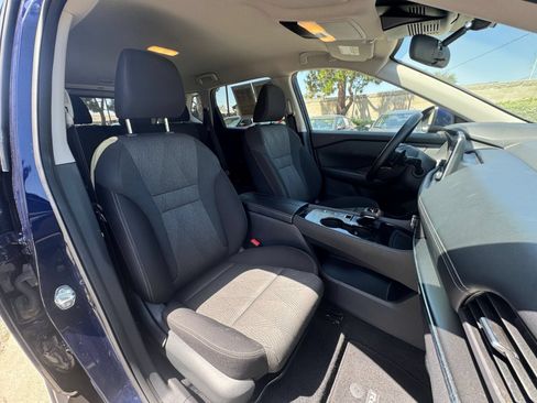 Used 2025 Nissan Rogue SV FWD image 33