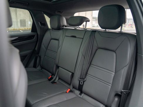 Used 2019 Porsche Cayenne S image 24