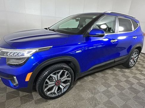 Used 2022 Kia Seltos SX w/ Sunroof Package AWD/4WD image 7
