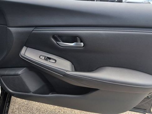 Used 2025 Nissan Sentra SV FWD image 32