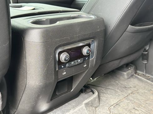 Used 2024 Chevrolet Tahoe Z71 w/ Luxury Package AWD/4WD image 19