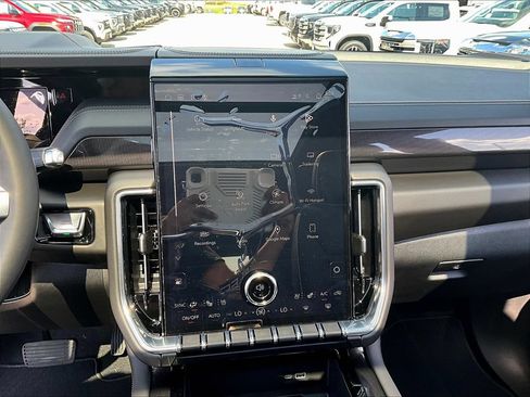New 2026 GMC Yukon XL Elevation w/ Elevation Premium Package AWD/4WD image 23