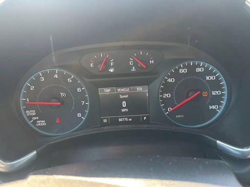 Used 2018 Chevrolet Equinox LT FWD image 12