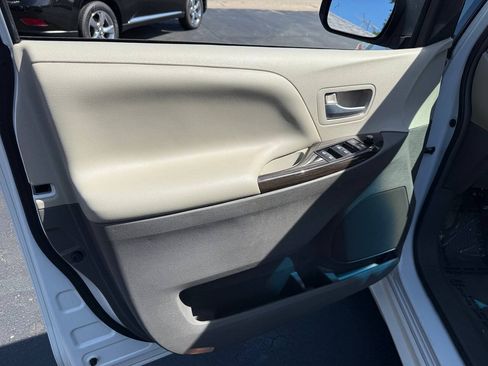 Used 2017 Toyota Sienna XLE w/ XLE Navigation Package AWD/4WD image 11