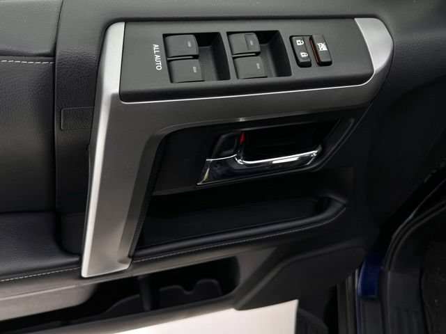 Used 2021 Toyota 4Runner SR5 AWD/4WD image 23