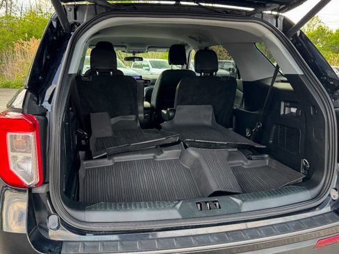 Used 2023 Ford Explorer XLT w/ Equipment Group 202A AWD/4WD image 19