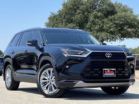 Used 2026 Toyota Grand Highlander AWD image 2