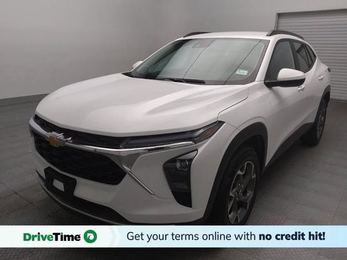 Used 2024 Chevrolet Trax LT w/ Driver Confidence Package FWD image 1