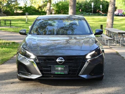 Used 2023 Nissan Altima 2.5 S FWD image 2