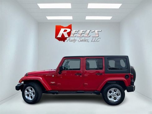 Used 2014 Jeep Wrangler Unlimited Sahara w/ Connectivity Group AWD/4WD image 13
