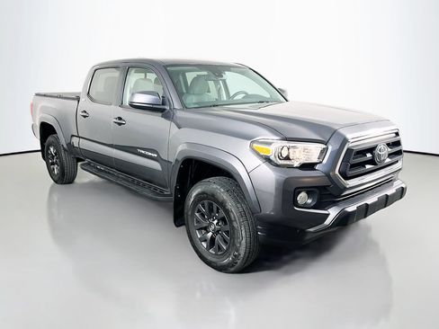 Used 2021 Toyota Tacoma SR5 AWD/4WD image 4