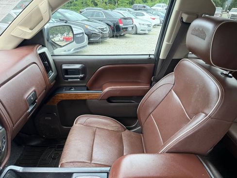 Used 2015 Chevrolet Silverado 1500 High Country w/ High Country Premium Package AWD/4WD image 18