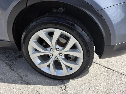 Certified 2023 Land Rover Discovery Sport SE image 9