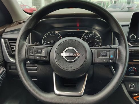 Used 2023 Nissan Rogue SV image 13