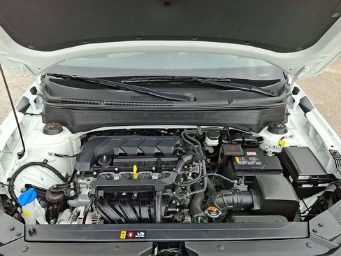 Certified 2025 Hyundai Venue SEL FWD image 29