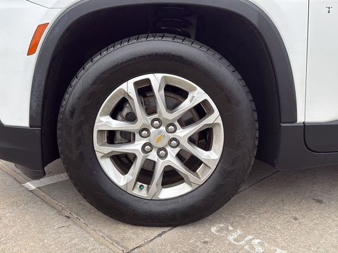 Used 2023 Chevrolet Traverse LS AWD/4WD image 13