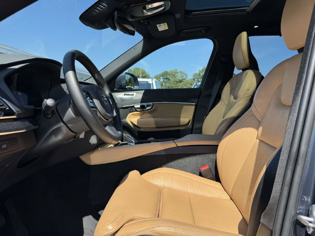 Certified 2024 Volvo XC90 B6 Ultimate AWD/4WD image 13