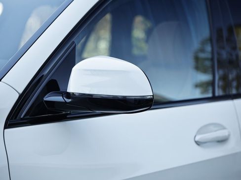 Used 2023 BMW X5 xDrive45e w/ M Sport Package image 11