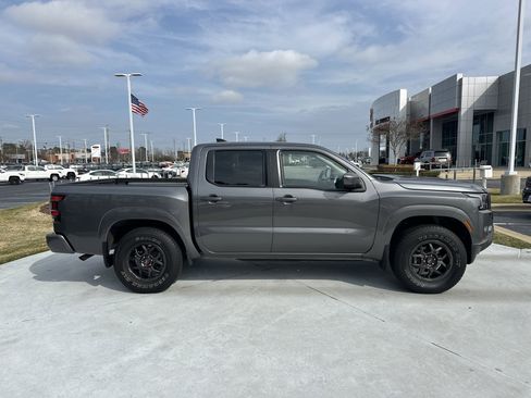 Used 2023 Nissan Frontier SV w/ SV Convenience Package image 11