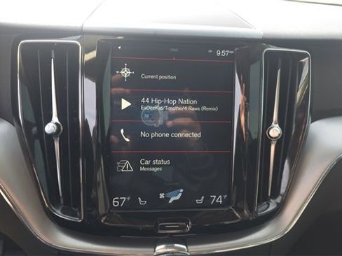 Used 2018 Volvo XC60 T6 Momentum w/ Advanced Package image 20