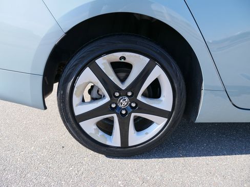 Used 2016 Toyota Prius Four image 11