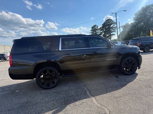 Used 2018 Chevrolet Suburban LT AWD/4WD image 15